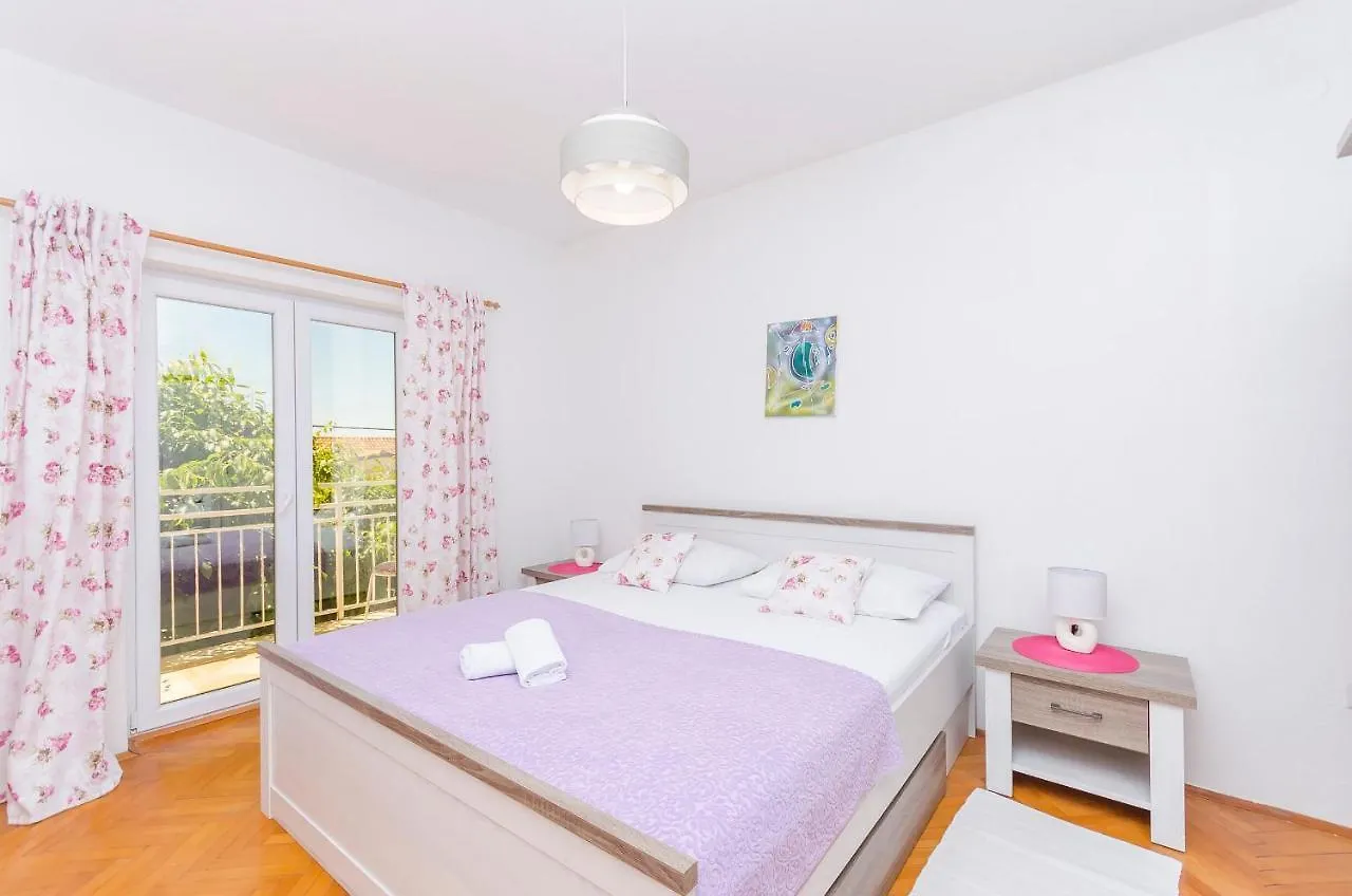 Apartments Zora Starigrad Paklenica