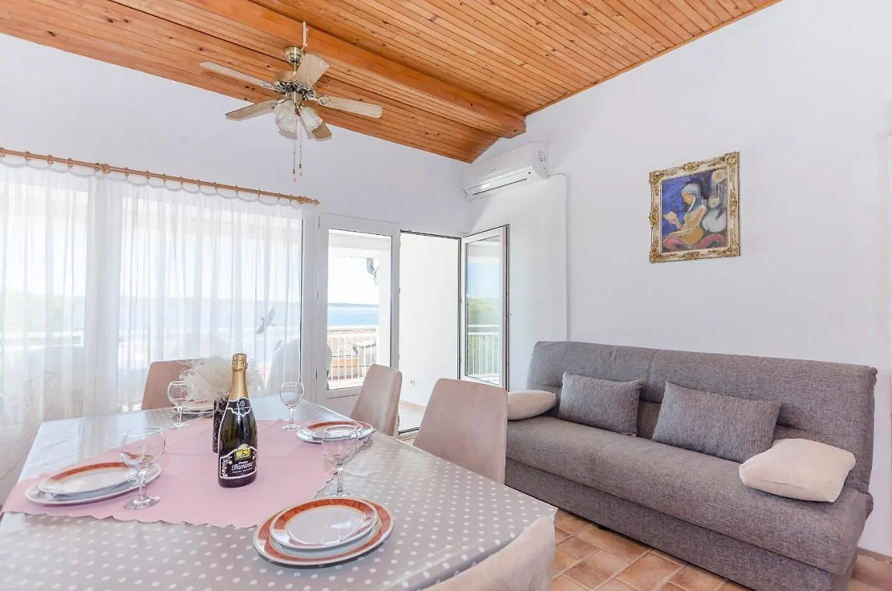 Apartments Zora Starigrad Paklenica
