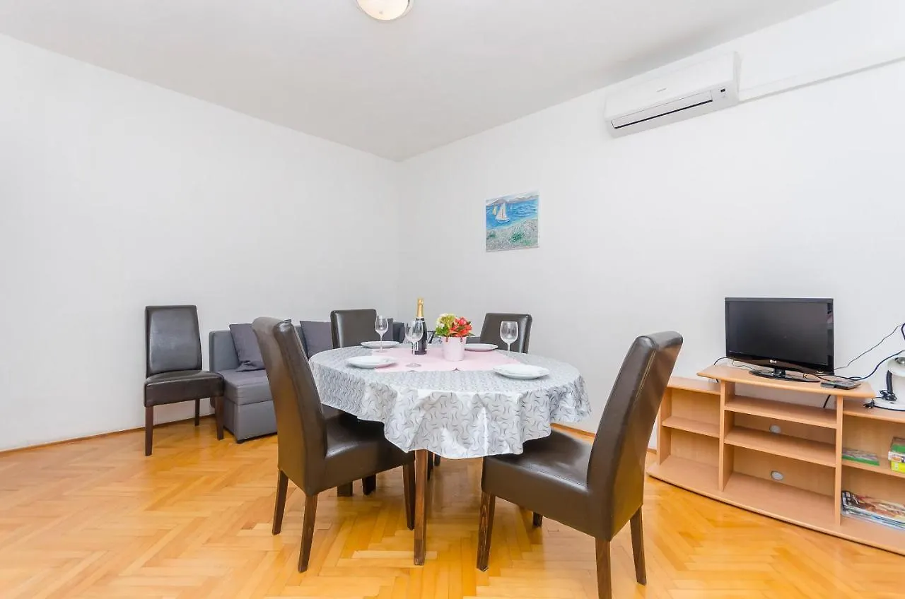 Apartments Zora Starigrad Paklenica