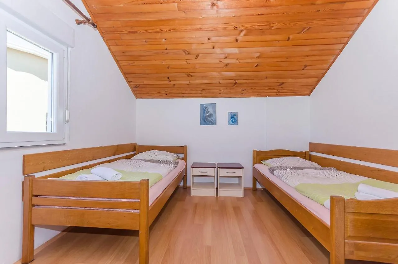 Apartments Zora Starigrad Paklenica